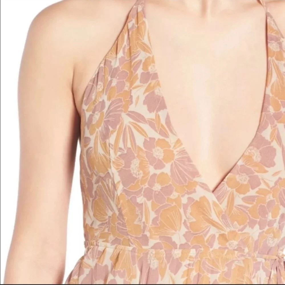 ASTR FLORAL WRAP PLEATED DRESS - Picture 3 of 8